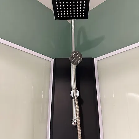 Capstay Hyper Centre