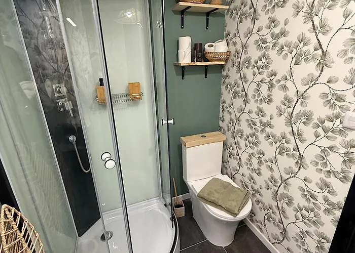 Capstay Hyper Centre