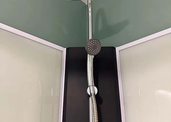 Capstay Hyper Centre