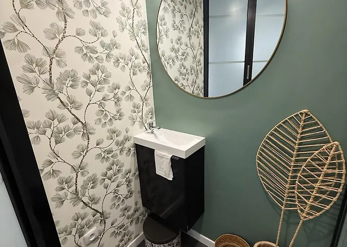 Capstay Hyper Centre